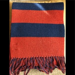 GAP 100% WOOL SCARF